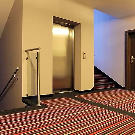 Camelot Hotel 3*
