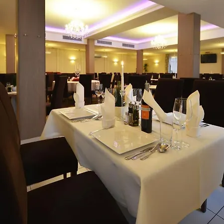 Camelot Hotel 3*